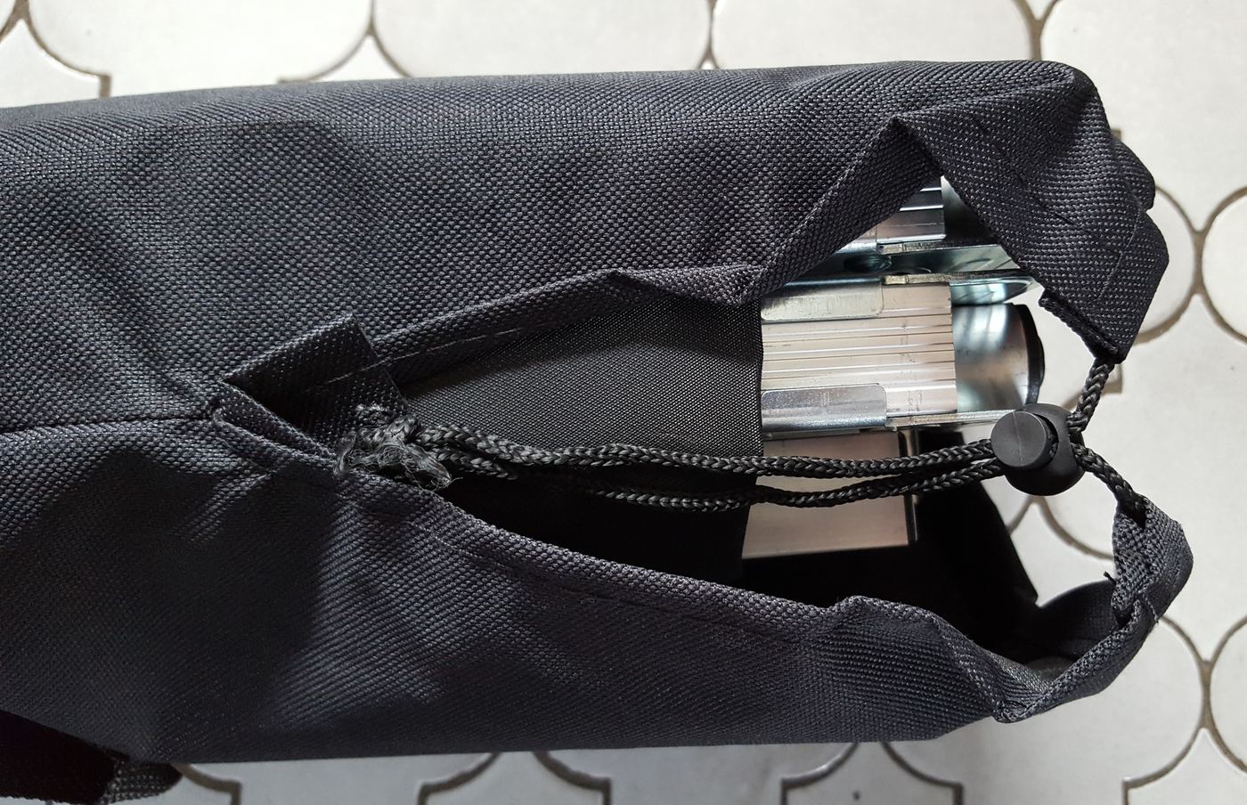Detailaufnahme am Kronenburg XXL Feldbett
